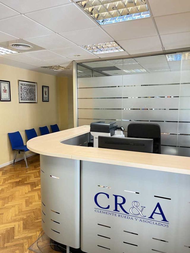 Entrada de la asesoria Clemente Rueda en Valladolid